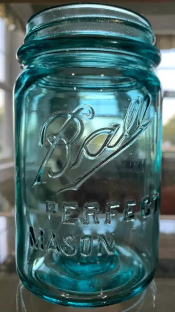 031 Blue pint Ball PERFECT MASON Jar - underlined logo, dropped "a"