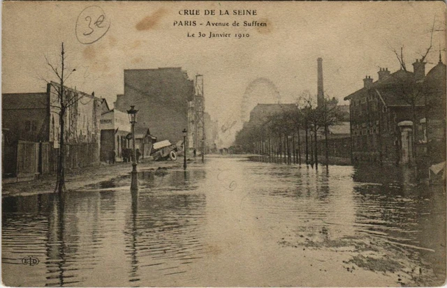 CPA PARIS 7e - Crue de la Seine - Avenue de Suffren (64503)