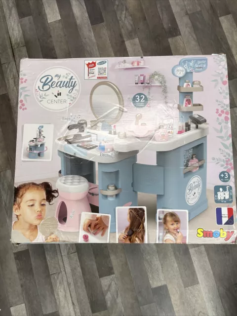 Girl's Smoby Foldable Beauty Salon 32 accessories Aged 3+  Box Damaged