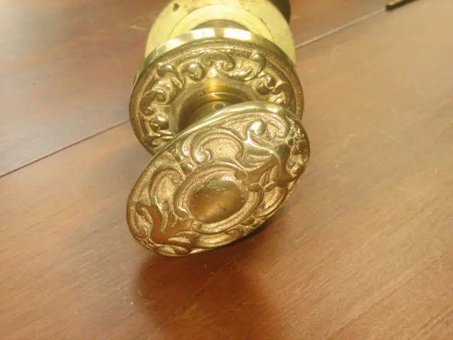 Antique Ornate Heavy Brass Swirl Pattern Door Knobs Face Plate Victorian