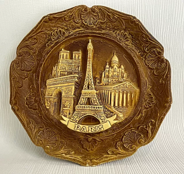 Ancienne XXème assiette décorative à suspendre de Paris en résine