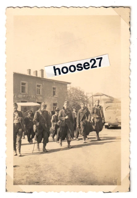 Foto WH "Gefangene Franzosen.." Lunéville Frankreich Juli 1940 9x6cm 2.WK orig.