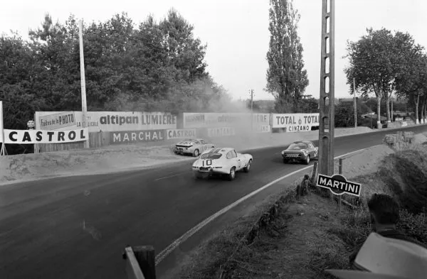 Bernard Consten & Jose Rosinski Rene Bonnet Djet Le Mans 1962 Racing Old Photo 2