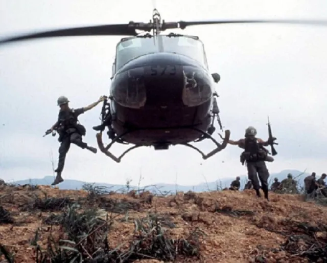 Bell UH-1 Huey Helicopter dropping off troops 8"x 10" Vietnam War Photo 957