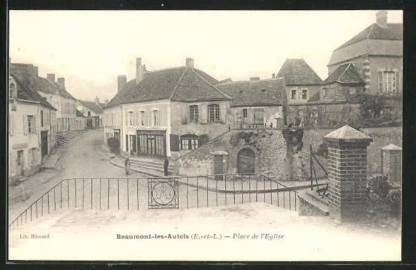 CPA Beaumont-les-Autels, Place de l'Eglise