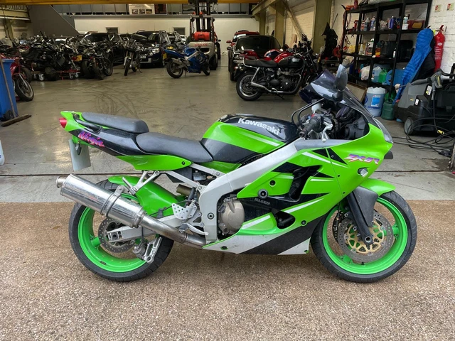 Kawasaki ZX 600 J1 ZX6 2000 BREAKING FOR PARTS