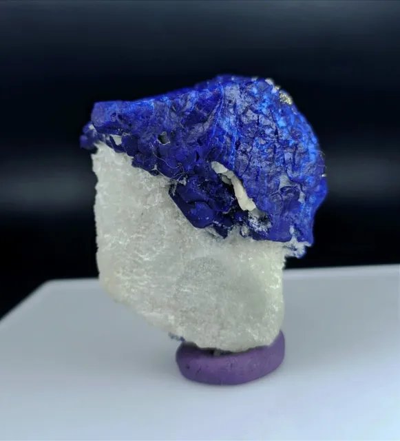 Lazurite su calcite con buon colore e formazione dall'Afghanistan. (Vecchie...