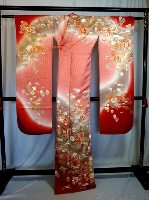Japanese kimono SILK"FURISODE" long sleeves, Gold thread/leaf,Coach, L5'5"..3286