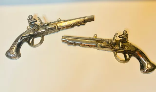 Decorative Dueling Pistols wall hangings