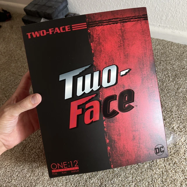 Mezco ONE :12 Batman Vs Two-Face Double Suit Action Figure