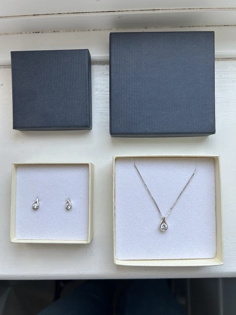 Jewellery Bundle; 7 Pieces (Bracelets, Earrings, Necklace)