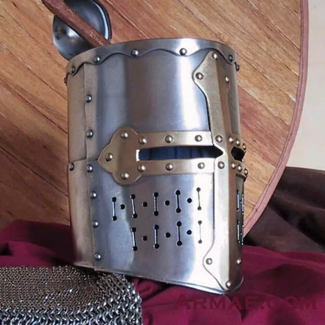 18 gau. Mittelalterlicher Helm. Großer Templer-Sca-Turnier-Larp-Ritter....