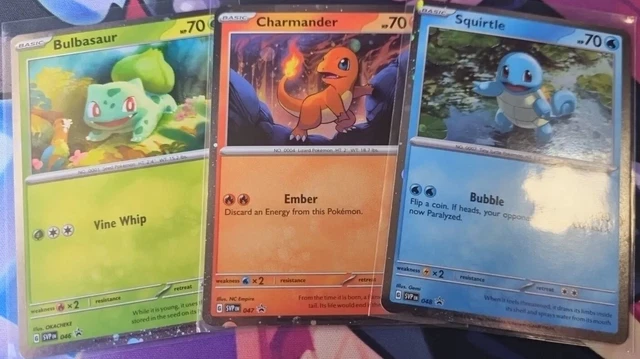 Pokemon Black Star Promo - Set Di 3 Carte SVP 046, 047, 048: Bulbasaur, Charmander, Squirtle (Holo Foil)