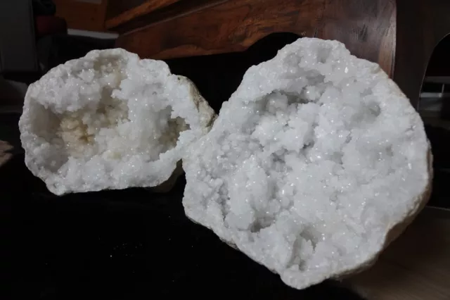 Große Quarzdruse, Quarzgeode aus Marokko, geöffnet, 2 Hälften 26x34cm