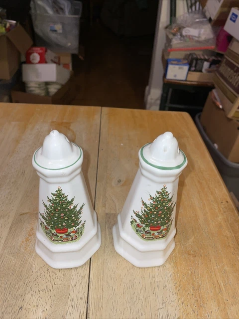 Pfaltzgraff Christmas Heritage Salt & Pepper Shaker Set 6"