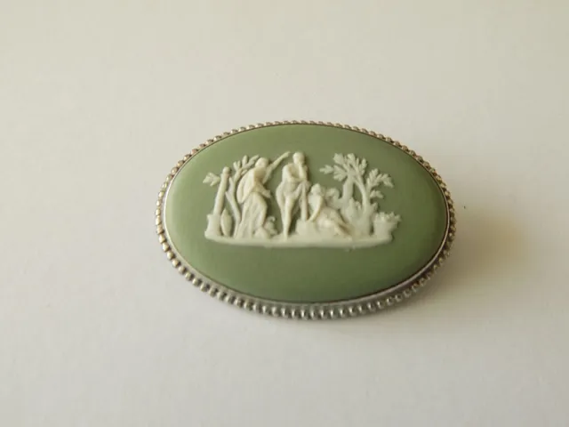 Wedgwood vintage jasper cameo brooch in hallmarked sterling silver mount