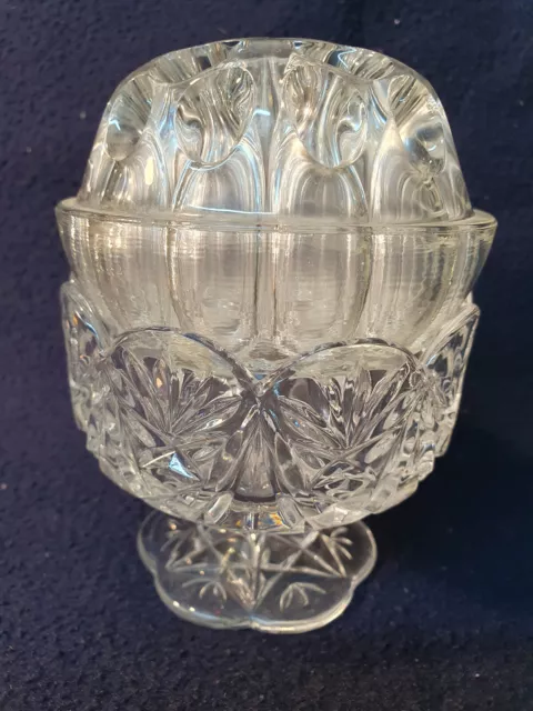 Boule pique-fleur en verre 19 trous et sa coupe support en cristal / Date 1960