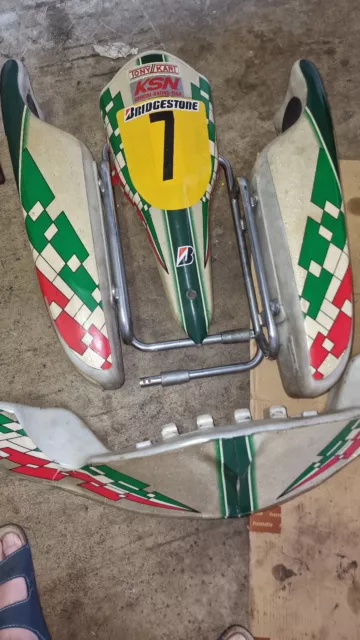 Tonykart 2 Stück Seitenkästen und Frontspoiler + Frontschild