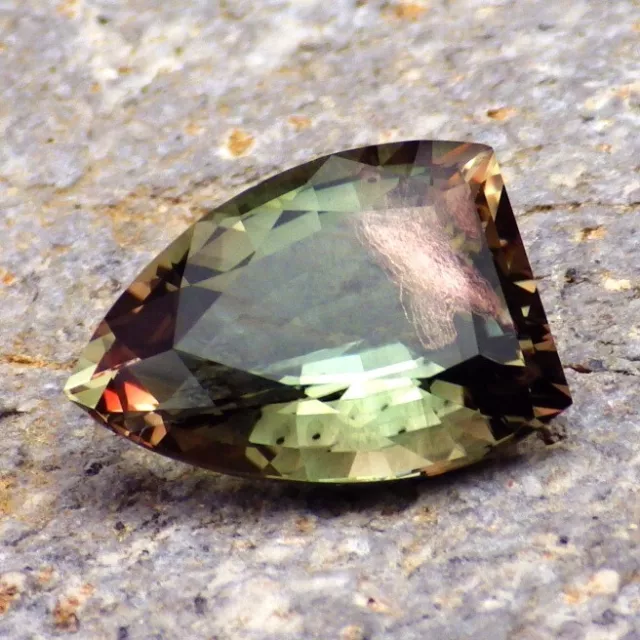 Green-Teal-Red Neige Oregon Sunstone 5.13Ct sans Défaut, Beau, Voir Vidéo 2