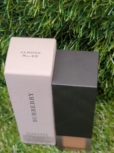 Burberry Cashmere Long-Lasting Flawless Soft-Matte Foundation Almond No.43