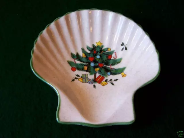 Festive Season Mikasa Shell Dish Candy Trinket Soap Scalloped Christmas Holiday