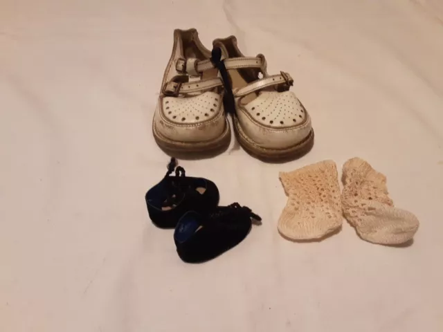 A Pair Of Vintage Childs Shoes &similar Dolls Shoes &socks