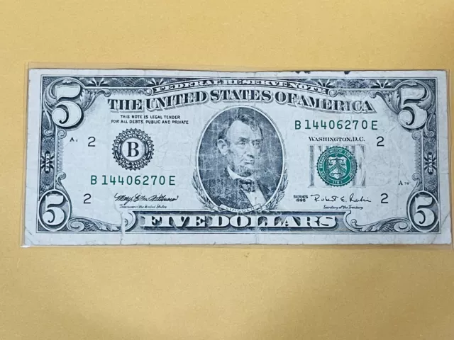 1995 Old Style White Small Face 5$ Bill Vintage 28 Years Old High Serial Number