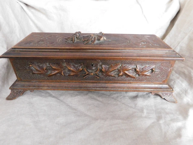 BOITE ANCIENNE COFFRET A Bijoux En Bois Sculpte "Foret Noire" Allemagne