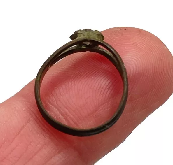 Vintage Ladies Ring Metal Detecting Find (74)