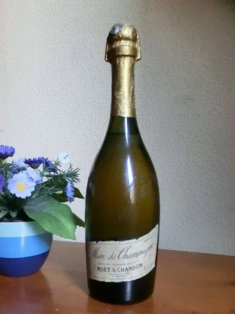 MOËT  &  CHANDON  -  Marc de  Champagne - 80s .