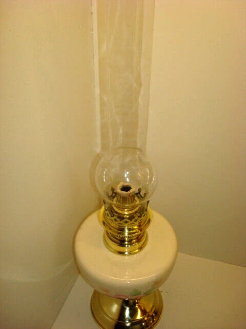 UNE PURE BEAUTE CETTE SOMPTUEUSE LAMPE à PÉTROLE TOTALEMENT RESTAUREE / NETTOYEE 5