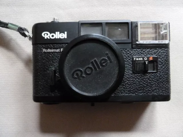 Macchina fotografica vintage Rollei Rolleimat F con custodia in pelle originale