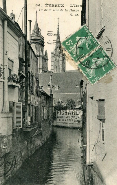 EVREUX L'Iton Vu de la rue de la Harpe Enseigne Pub Richard Loueur de Chevaux