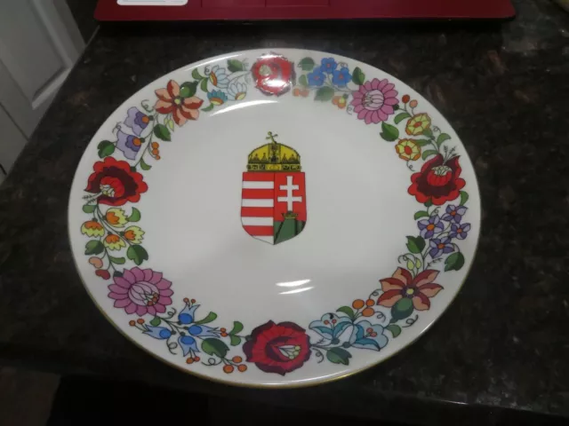 KALOCSA Hungary COAT OF ARMS + FLORAL Porcelain Hand Painted PLATE 9.5"