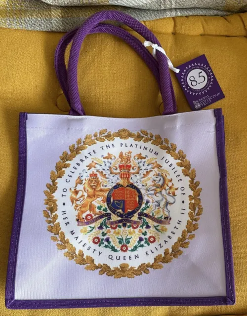 Official Queen Elizabeth Ii Platinum Jubilee  Commemorative  Bag