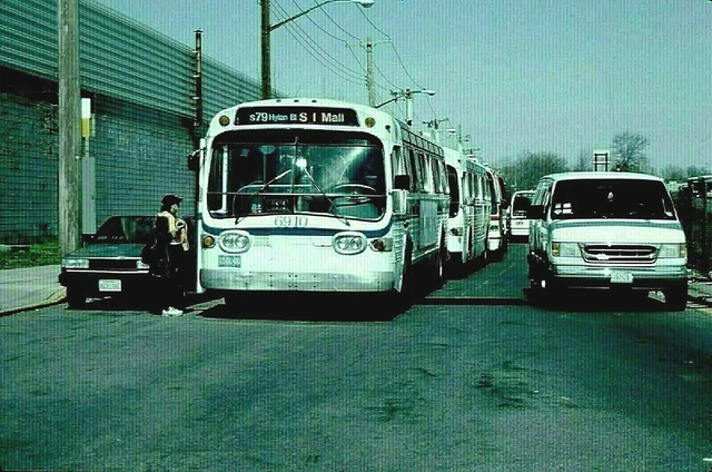 Original Kodachrome Slide Nyc Bus Gm Fishbowl #6910 Gun Hill Depot April 1, 2000