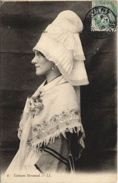 CPA La Normandie - costume et coiffe normand (149674)