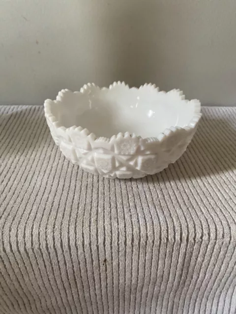 Vintage Westmoreland Old Quilt Milk Glass Bowl 7.5" EUC