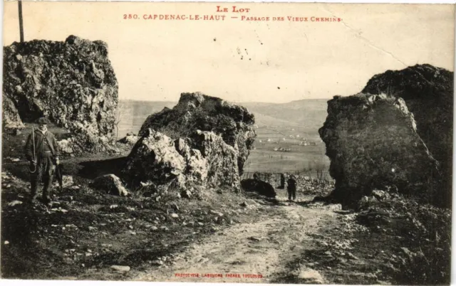 CPA CAPDENAC-le-HAUT-Passage des Vieux Chemins (261749)