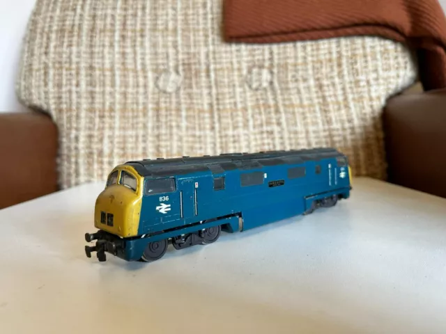 Trix OO gauge Class 42 Warship diesel hydraulic loco D836 Powerful BR Blue paint