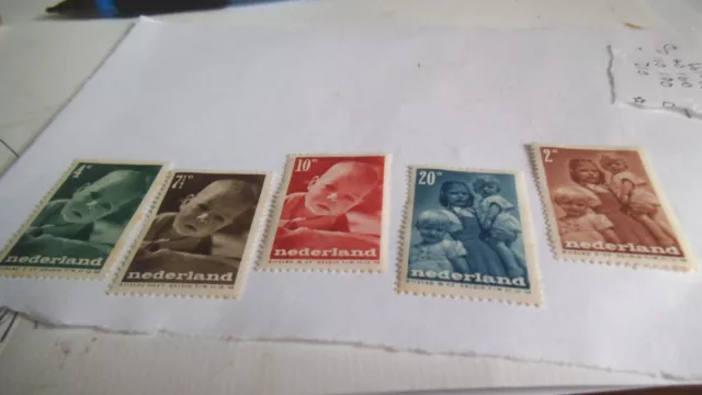 Nederland 1947 child welfare stamp set 661 - 665 mm