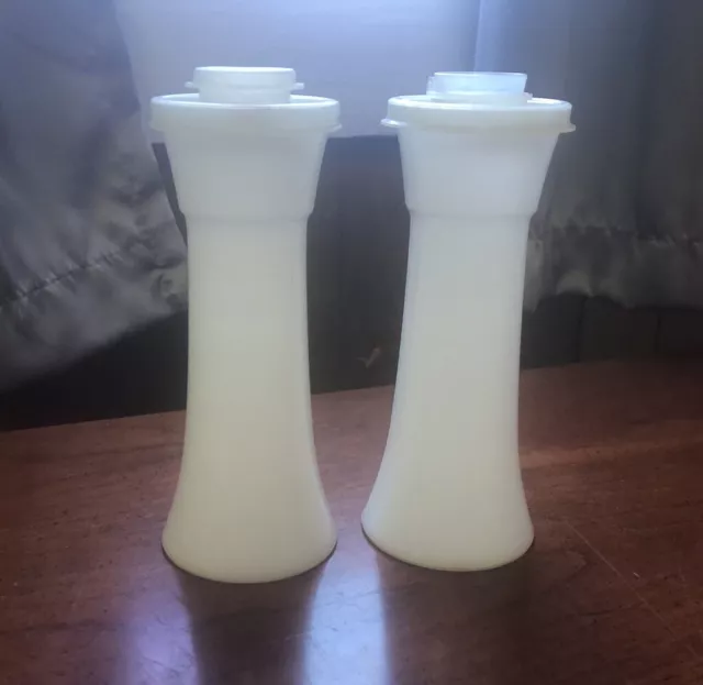 Vintage Tupperware Large Hourglass Salt & Pepper Shaker Set-6”