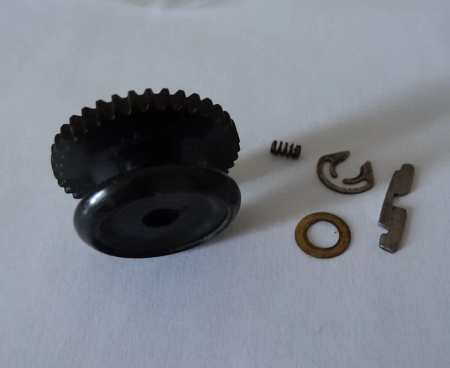 Brosses Charbon Moteur Pour Machine à Coudre Singer Type 20 U - Lot De 2 - Dimensions 22,5 X 9 X 6 Mm - Pièce De Rechange