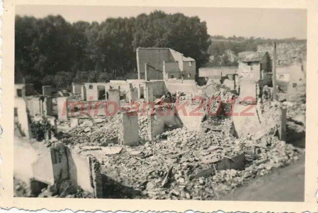 Foto, erst RAD dann Wehrmacht, Vormarsch, Kampfspuren in der Stadt, 5026-710