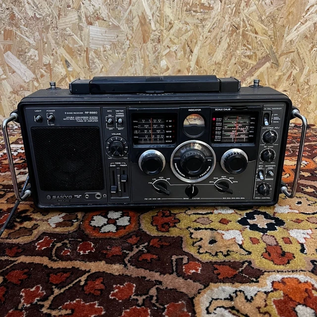 RADIO RECEPTOR 9 Bandas Sanyo RP8880 De Colección Hecho en Japón