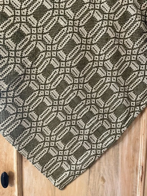 New Primitive Colonial Coverlet Lovers Knot GREEN TABLE SQUARE Tablecloth Topper