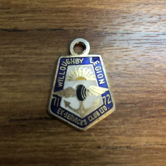 Vintage 1971 Willoughby Members Club Badge