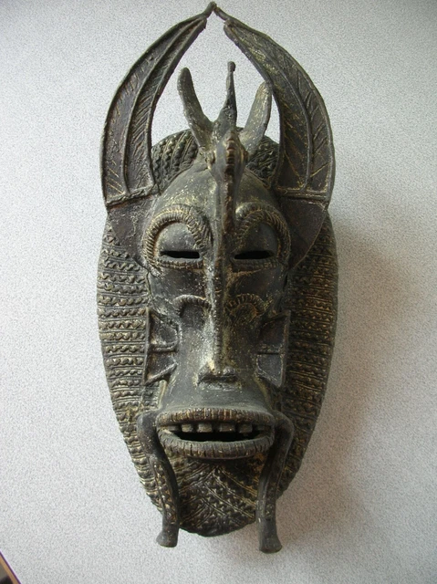 Ancien masque africain tête de singe en bronze de 27,8 cm pour 1,3 kilo