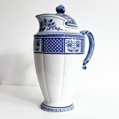 SET CAFFETTIERA E LATTIERA IN CERAMICA DI CASTELLI FIRMATA BENITO CARBONE 