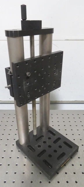 C187059 Melles Griot Dual 1.5" OD Optical Post Z-Axis Lead Screw Lift Positioner